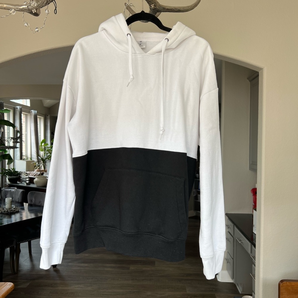 Zine M new without tags, white and black pullover hoodie.